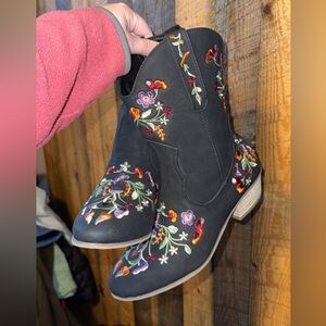 Embroidered Black Western Boots